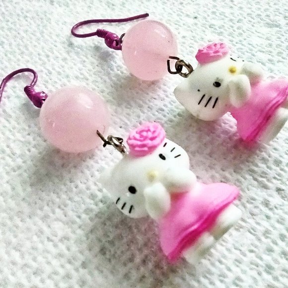 Hello Kitty Pink Bead Earrings - Picture 3 of 4